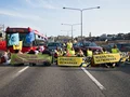 Många aktivister blockera alla fil på centralbron i Stockholm
