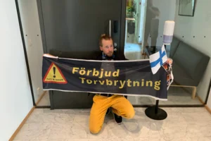 Aktivist fastlåst i Finnlands ambassaden 