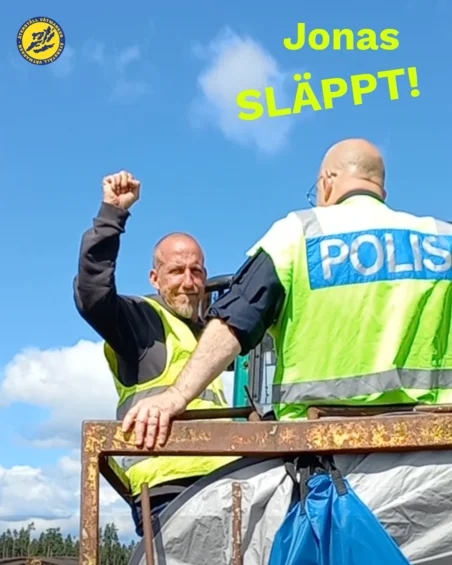 Bild av Jonas när han blev gripen, nu släppt efter mindre än 48 timmar.